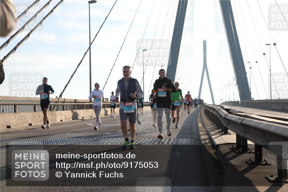 03.10.2025 - Köhlbrandbrückenlauf Yannick Fuchs http://msf.ph/oto/9175053 03.10.2025 08:23:46 Position 1 1617, 1133 meine-sportfotos.de