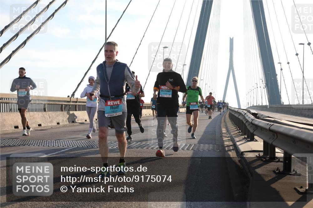 03.10.2025 - Köhlbrandbrückenlauf Yannick Fuchs http://msf.ph/oto/9175074 03.10.2025 08:23:47 Position 1 1617, 1133 meine-sportfotos.de