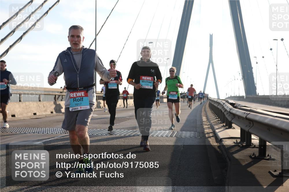 03.10.2025 - Köhlbrandbrückenlauf Yannick Fuchs http://msf.ph/oto/9175085 03.10.2025 08:23:47 Position 1 1617, 1133 meine-sportfotos.de