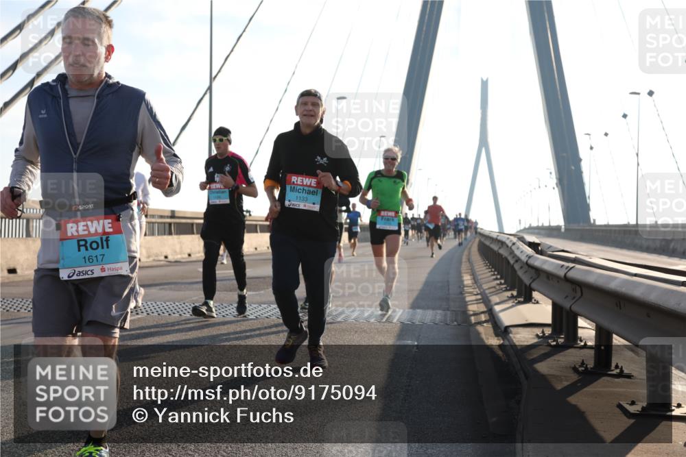 03.10.2025 - Köhlbrandbrückenlauf Yannick Fuchs http://msf.ph/oto/9175094 03.10.2025 08:23:47 Position 1 1617, 1133 meine-sportfotos.de