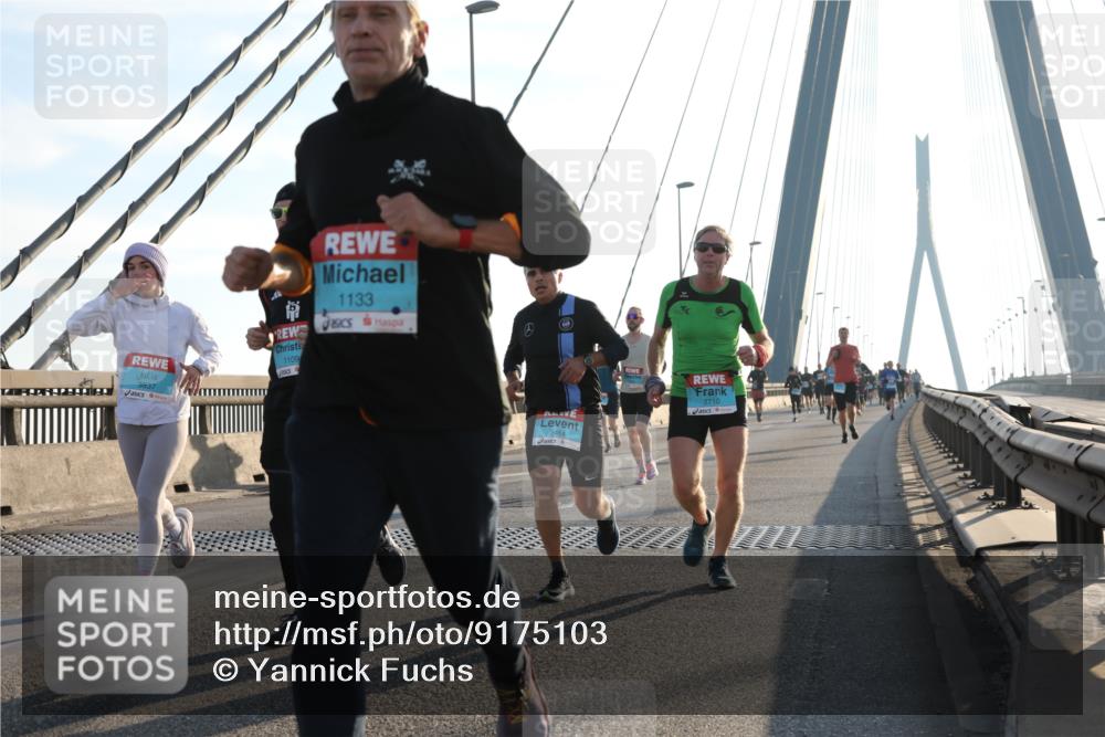 03.10.2025 - Köhlbrandbrückenlauf Yannick Fuchs http://msf.ph/oto/9175103 03.10.2025 08:23:48 Position 1 3837, 1133, 1109, 3464, 2710 meine-sportfotos.de