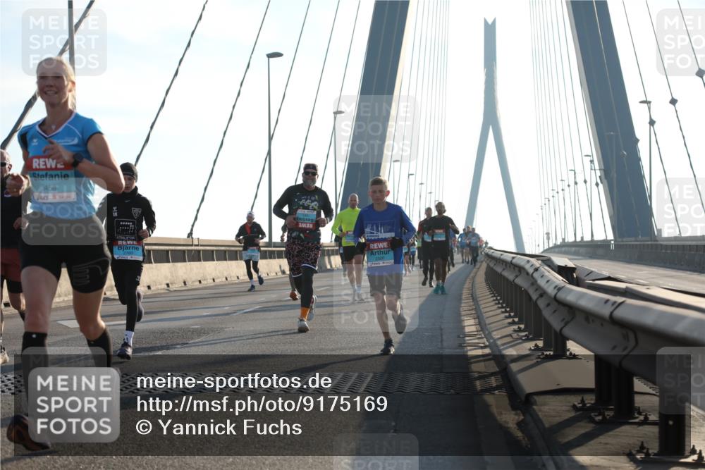 03.10.2025 - Köhlbrandbrückenlauf Yannick Fuchs http://msf.ph/oto/9175169 03.10.2025 08:23:57 Position 1 3458, 2760 meine-sportfotos.de