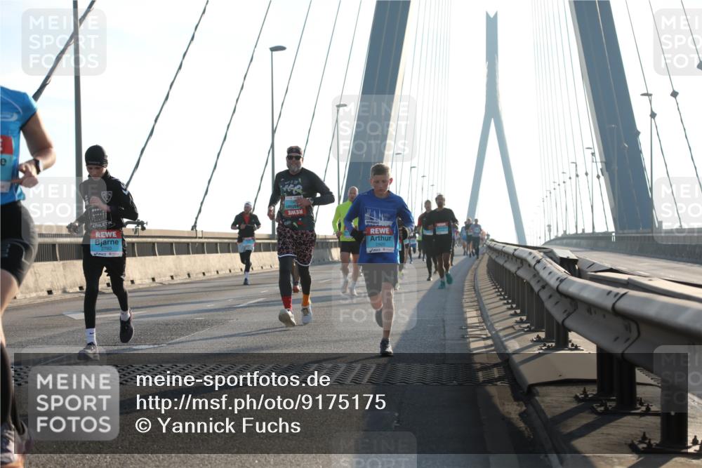 03.10.2025 - Köhlbrandbrückenlauf Yannick Fuchs http://msf.ph/oto/9175175 03.10.2025 08:23:57 Position 1 2760 meine-sportfotos.de