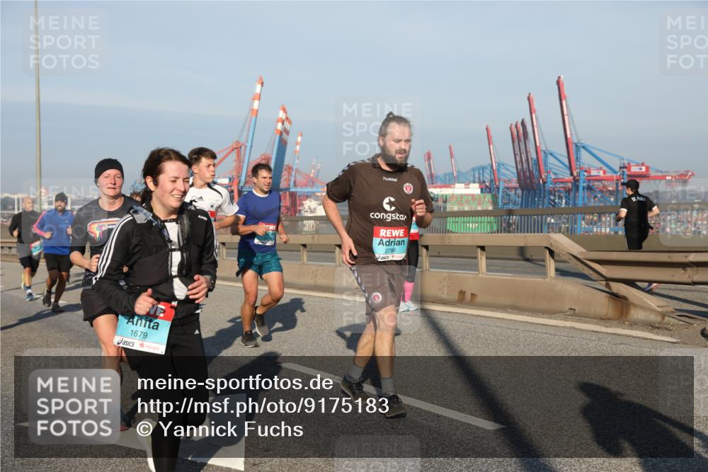 03.10.2025 - Köhlbrandbrückenlauf Yannick Fuchs http://msf.ph/oto/9175183 03.10.2025 08:44:49 Position 2 1679, 2786 meine-sportfotos.de