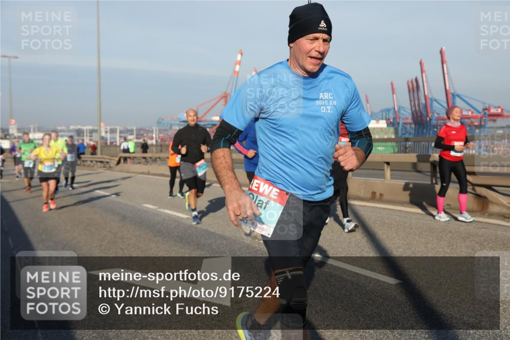 03.10.2025 - Köhlbrandbrückenlauf Yannick Fuchs http://msf.ph/oto/9175224 03.10.2025 08:44:52 Position 2 2015, 2, 0 meine-sportfotos.de