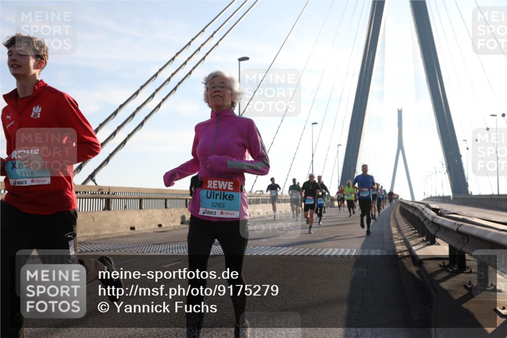 03.10.2025 - Köhlbrandbrückenlauf Yannick Fuchs http://msf.ph/oto/9175279 03.10.2025 08:24:06 Position 1 1118, 3263 meine-sportfotos.de