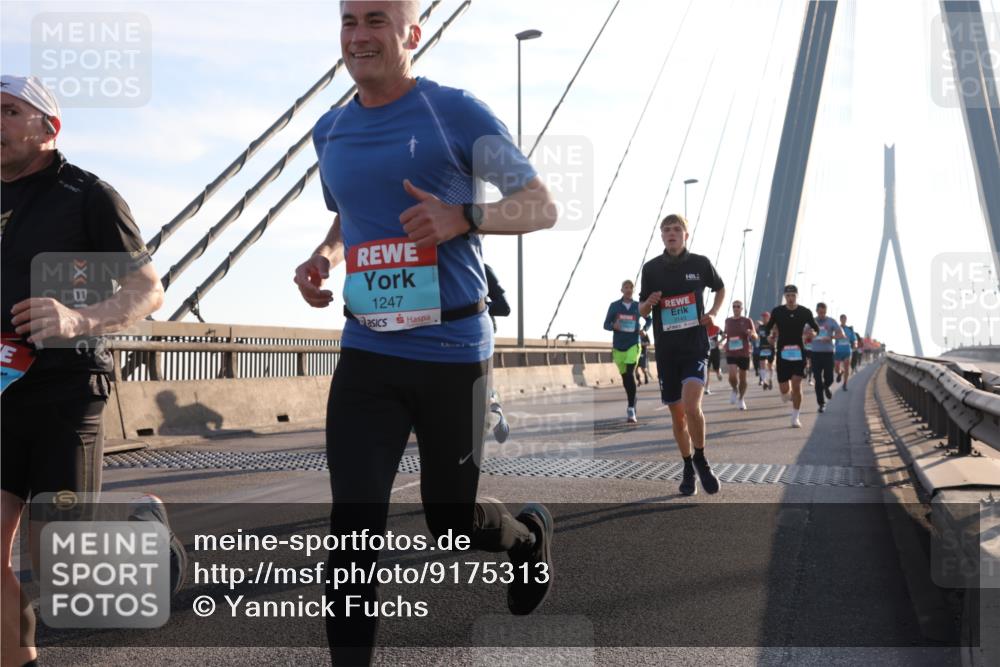 03.10.2025 - Köhlbrandbrückenlauf Yannick Fuchs http://msf.ph/oto/9175313 03.10.2025 08:24:10 Position 1 1247, 3143 meine-sportfotos.de