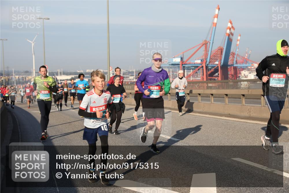 03.10.2025 - Köhlbrandbrückenlauf Yannick Fuchs http://msf.ph/oto/9175315 03.10.2025 08:45:00 Position 2 10, 2034, 1833 meine-sportfotos.de