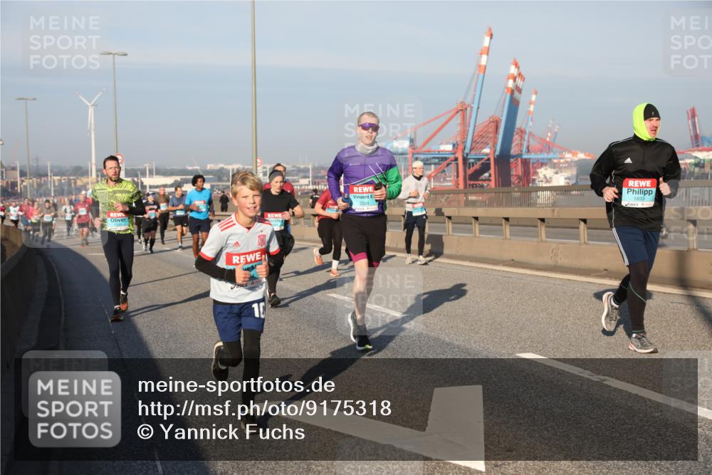03.10.2025 - Köhlbrandbrückenlauf Yannick Fuchs http://msf.ph/oto/9175318 03.10.2025 08:45:00 Position 2 10, 1833 meine-sportfotos.de