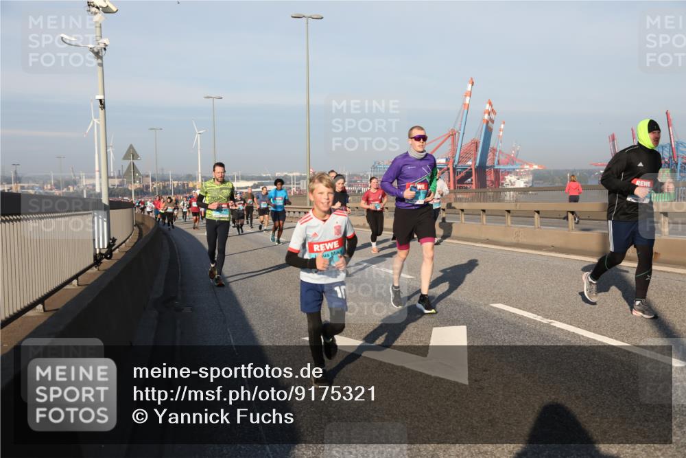 03.10.2025 - Köhlbrandbrückenlauf Yannick Fuchs http://msf.ph/oto/9175321 03.10.2025 08:45:01 Position 2 11 meine-sportfotos.de