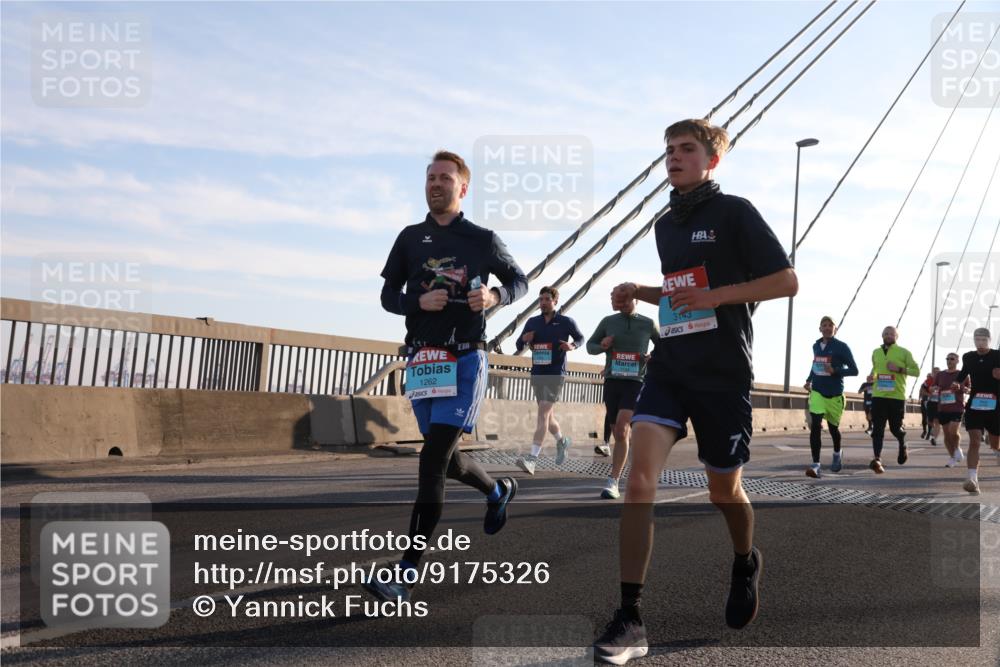 03.10.2025 - Köhlbrandbrückenlauf Yannick Fuchs http://msf.ph/oto/9175326 03.10.2025 08:24:11 Position 1 1262, 238, 3143 meine-sportfotos.de