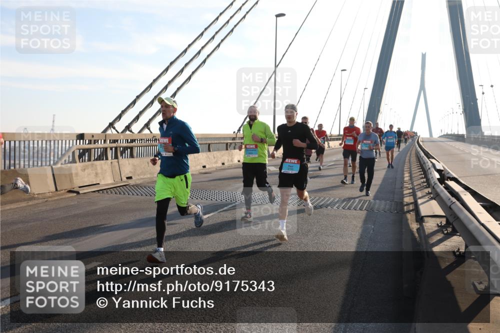03.10.2025 - Köhlbrandbrückenlauf Yannick Fuchs http://msf.ph/oto/9175343 03.10.2025 08:24:12 Position 1  meine-sportfotos.de
