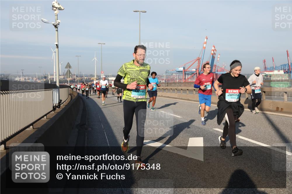 03.10.2025 - Köhlbrandbrückenlauf Yannick Fuchs http://msf.ph/oto/9175348 03.10.2025 08:45:03 Position 2 1520, 3068 meine-sportfotos.de
