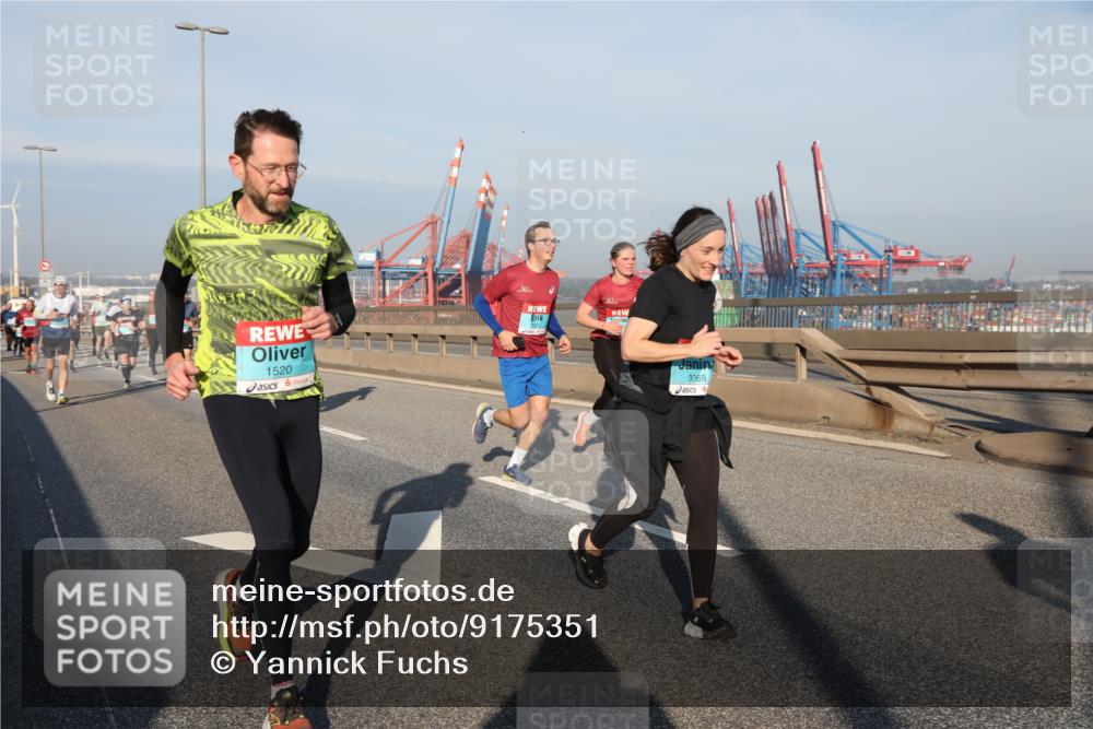 03.10.2025 - Köhlbrandbrückenlauf Yannick Fuchs http://msf.ph/oto/9175351 03.10.2025 08:45:03 Position 2 1520, 3068 meine-sportfotos.de