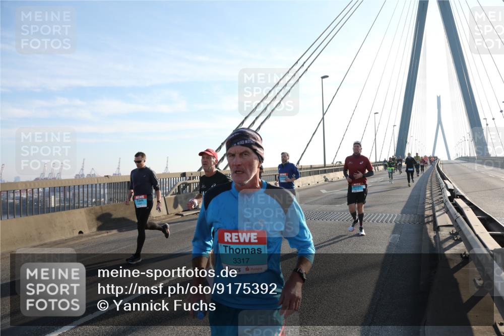 03.10.2025 - Köhlbrandbrückenlauf Yannick Fuchs http://msf.ph/oto/9175392 03.10.2025 08:24:17 Position 1 3317 meine-sportfotos.de