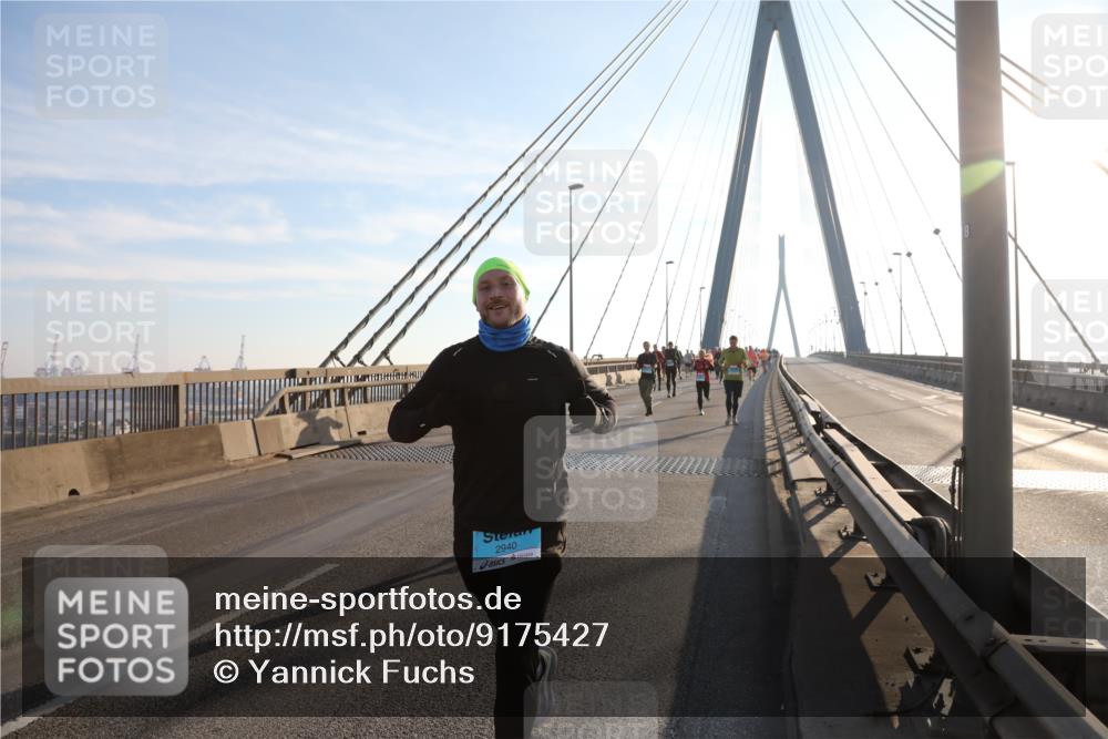 03.10.2025 - Köhlbrandbrückenlauf Yannick Fuchs http://msf.ph/oto/9175427 03.10.2025 08:24:22 Position 1 2940 meine-sportfotos.de