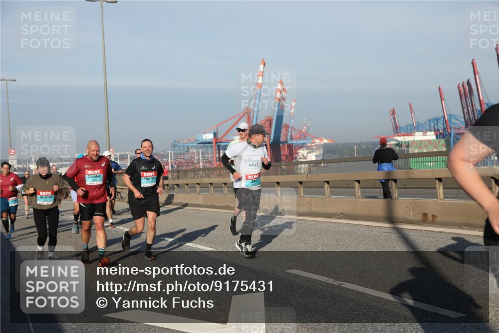 03.10.2025 - Köhlbrandbrückenlauf Yannick Fuchs http://msf.ph/oto/9175431 03.10.2025 08:45:11 Position 2 1227, 1101, 1491 meine-sportfotos.de