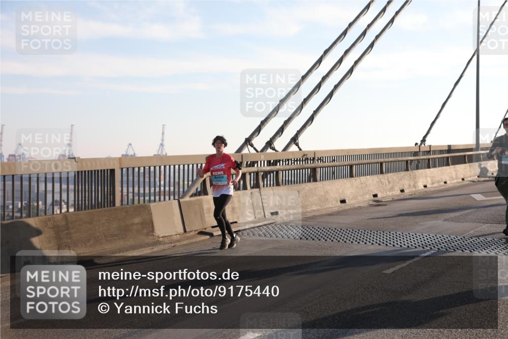 03.10.2025 - Köhlbrandbrückenlauf Yannick Fuchs http://msf.ph/oto/9175440 03.10.2025 08:24:24 Position 1  meine-sportfotos.de