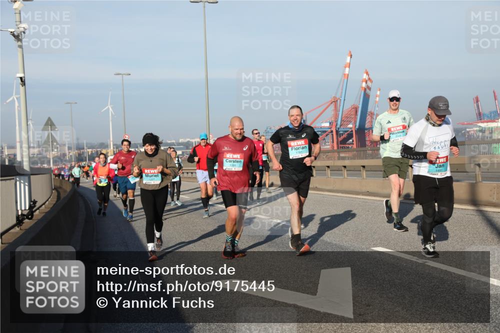 03.10.2025 - Köhlbrandbrückenlauf Yannick Fuchs http://msf.ph/oto/9175445 03.10.2025 08:45:12 Position 2 1227, 1191, 1181, 2449, 1491 meine-sportfotos.de
