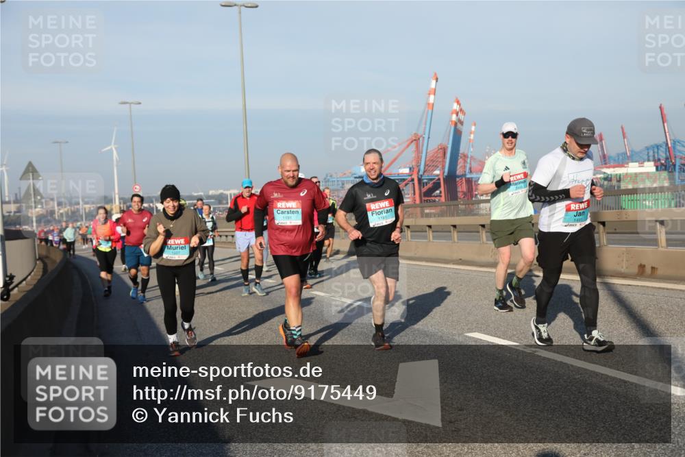 03.10.2025 - Köhlbrandbrückenlauf Yannick Fuchs http://msf.ph/oto/9175449 03.10.2025 08:45:12 Position 2 1227, 1191, 1181, 1491 meine-sportfotos.de