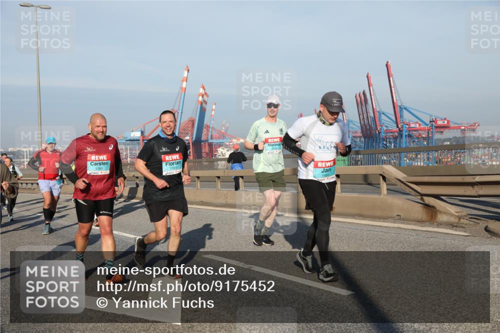 03.10.2025 - Köhlbrandbrückenlauf Yannick Fuchs http://msf.ph/oto/9175452 03.10.2025 08:45:13 Position 2 1191, 1181, 2449, 1491 meine-sportfotos.de
