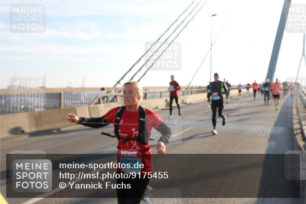 03.10.2025 - Köhlbrandbrückenlauf Yannick Fuchs http://msf.ph/oto/9175455 03.10.2025 08:24:26 Position 1 3630 meine-sportfotos.de