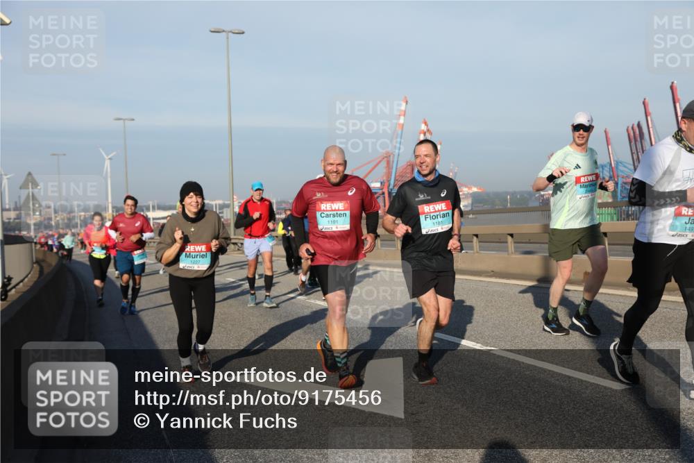 03.10.2025 - Köhlbrandbrückenlauf Yannick Fuchs http://msf.ph/oto/9175456 03.10.2025 08:45:13 Position 2 1227, 1191, 1181, 149 meine-sportfotos.de