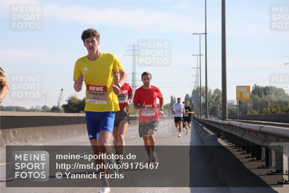 03.10.2025 - Köhlbrandbrückenlauf Yannick Fuchs http://msf.ph/oto/9175467 03.10.2025 11:12:01 Position 3 6253, 5688, 5687 meine-sportfotos.de