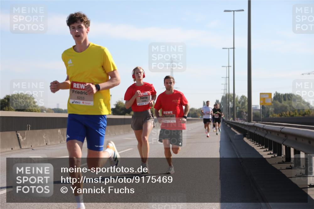 03.10.2025 - Köhlbrandbrückenlauf Yannick Fuchs http://msf.ph/oto/9175469 03.10.2025 11:12:02 Position 3 6253, 5688, 5687 meine-sportfotos.de