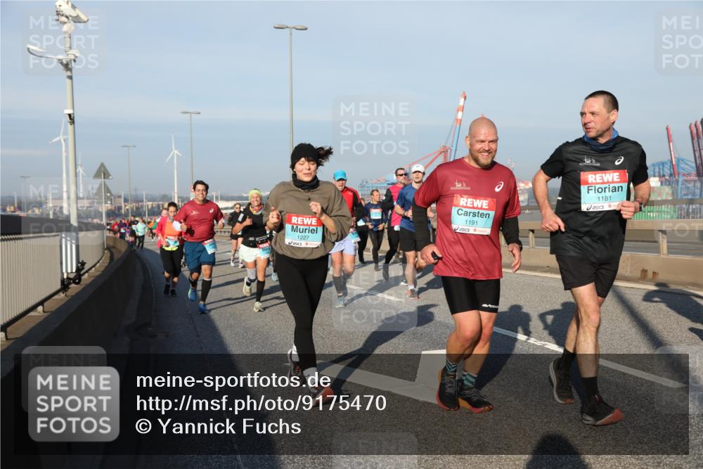 03.10.2025 - Köhlbrandbrückenlauf Yannick Fuchs http://msf.ph/oto/9175470 03.10.2025 08:45:14 Position 2 1227, 1191, 1181 meine-sportfotos.de