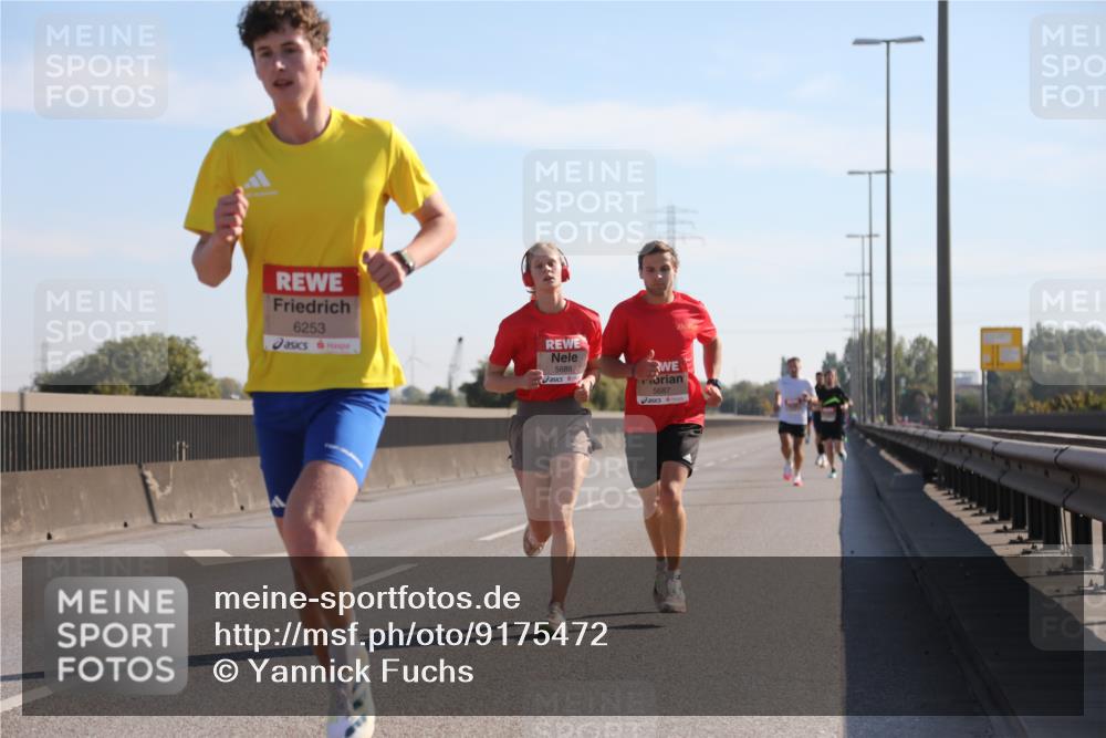 03.10.2025 - Köhlbrandbrückenlauf Yannick Fuchs http://msf.ph/oto/9175472 03.10.2025 11:12:02 Position 3 6253, 5688, 5687 meine-sportfotos.de