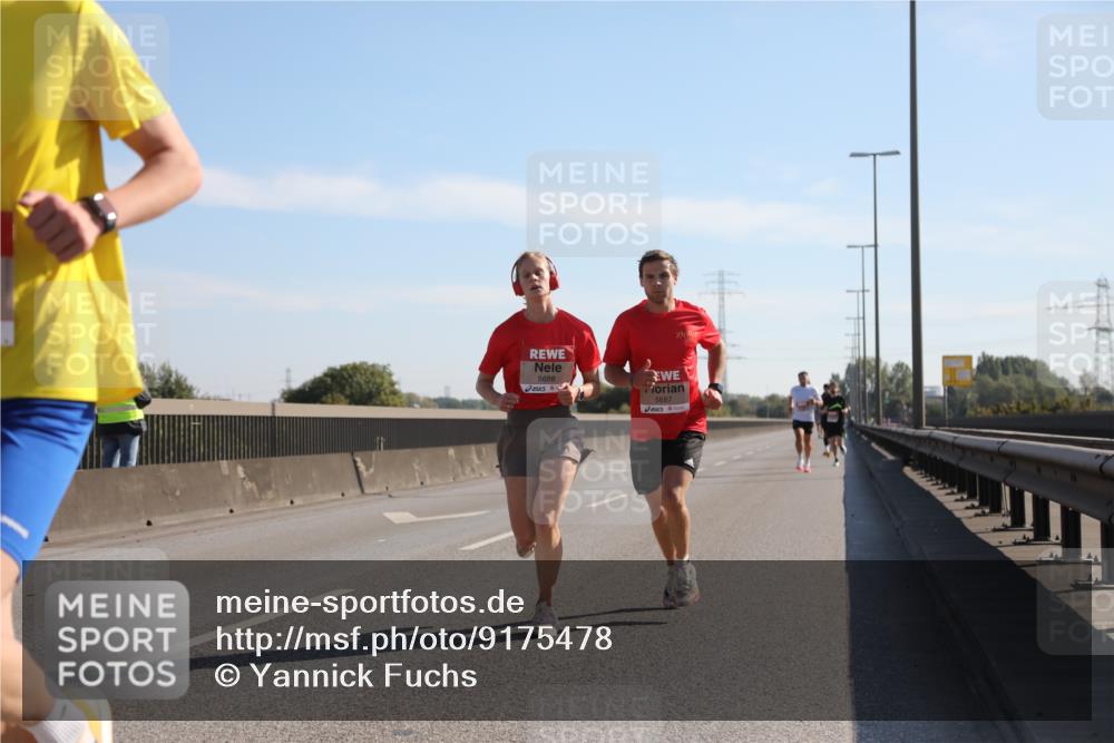 03.10.2025 - Köhlbrandbrückenlauf Yannick Fuchs http://msf.ph/oto/9175478 03.10.2025 11:12:03 Position 3 5688, 5687 meine-sportfotos.de