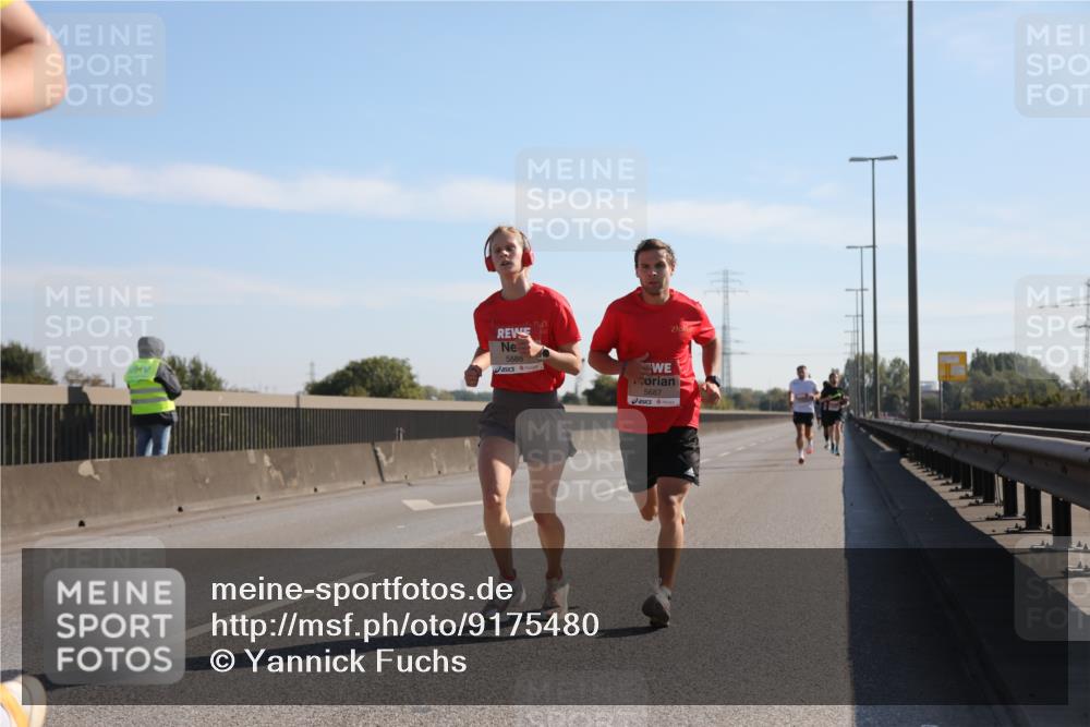 03.10.2025 - Köhlbrandbrückenlauf Yannick Fuchs http://msf.ph/oto/9175480 03.10.2025 11:12:03 Position 3 5688, 5687 meine-sportfotos.de