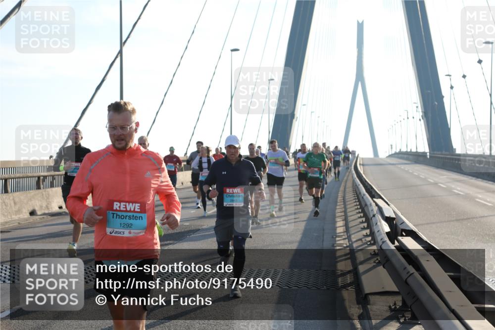 03.10.2025 - Köhlbrandbrückenlauf Yannick Fuchs http://msf.ph/oto/9175490 03.10.2025 08:24:30 Position 1 1292, 2843 meine-sportfotos.de