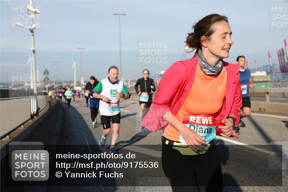 03.10.2025 - Köhlbrandbrückenlauf Yannick Fuchs http://msf.ph/oto/9175536 03.10.2025 08:45:19 Position 2 1 meine-sportfotos.de