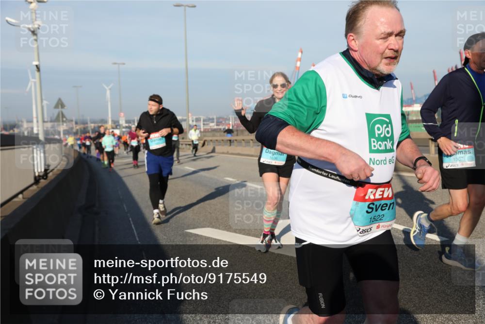 03.10.2025 - Köhlbrandbrückenlauf Yannick Fuchs http://msf.ph/oto/9175549 03.10.2025 08:45:20 Position 2 1636, 1522, 1307 meine-sportfotos.de