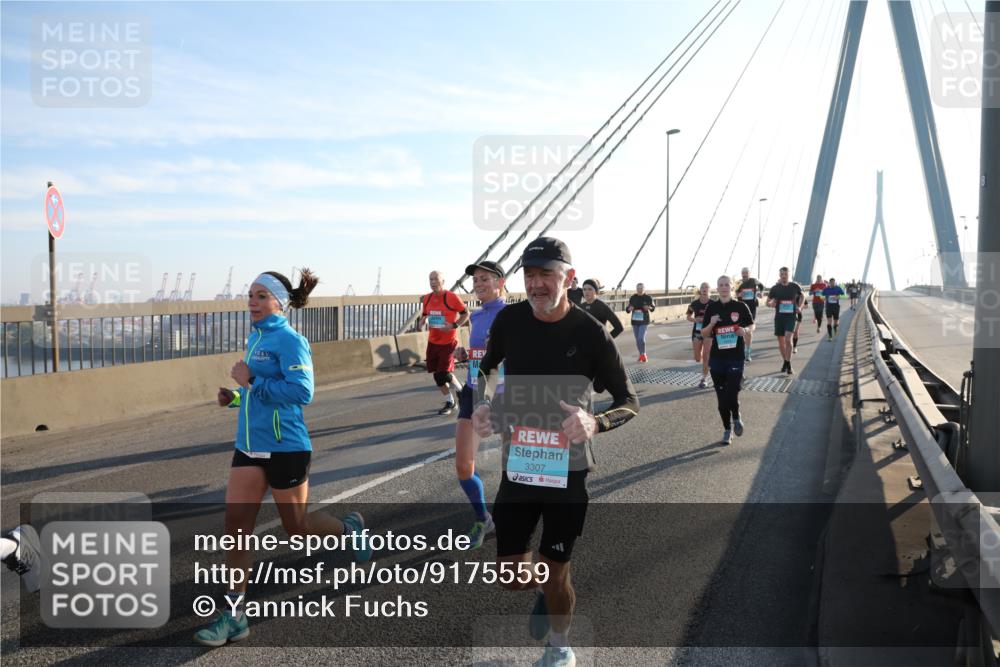 03.10.2025 - Köhlbrandbrückenlauf Yannick Fuchs http://msf.ph/oto/9175559 03.10.2025 08:24:37 Position 1 3307 meine-sportfotos.de