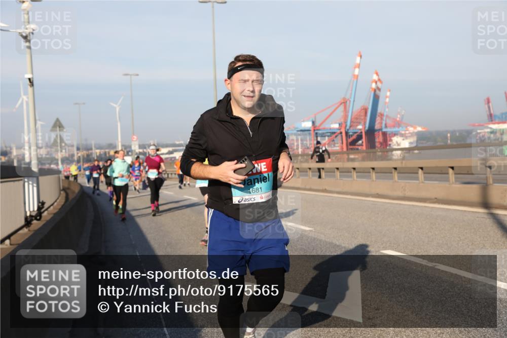 03.10.2025 - Köhlbrandbrückenlauf Yannick Fuchs http://msf.ph/oto/9175565 03.10.2025 08:45:22 Position 2 1681 meine-sportfotos.de