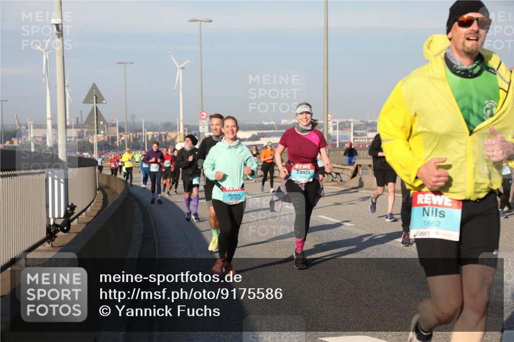 03.10.2025 - Köhlbrandbrückenlauf Yannick Fuchs http://msf.ph/oto/9175586 03.10.2025 08:45:24 Position 2 3717, 1568, 1662 meine-sportfotos.de