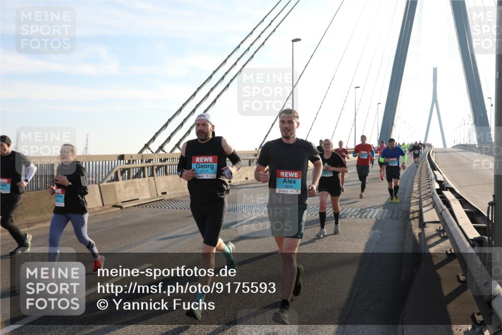 03.10.2025 - Köhlbrandbrückenlauf Yannick Fuchs http://msf.ph/oto/9175593 03.10.2025 08:24:39 Position 1 2777, 3659 meine-sportfotos.de