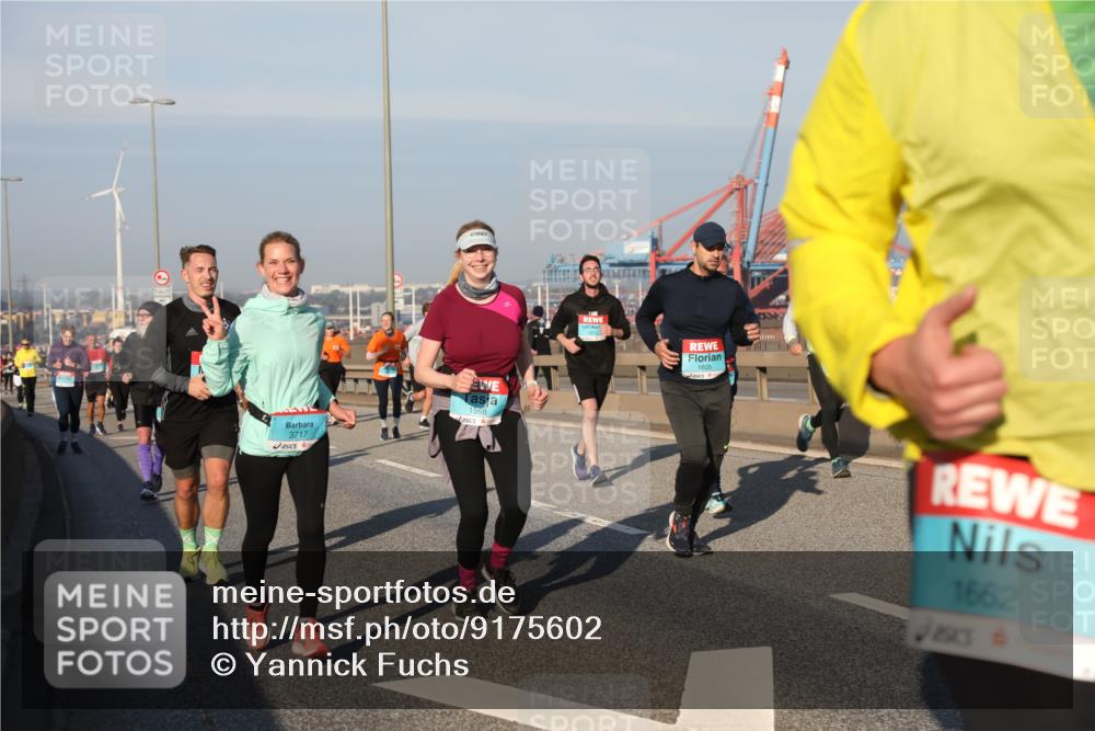 03.10.2025 - Köhlbrandbrückenlauf Yannick Fuchs http://msf.ph/oto/9175602 03.10.2025 08:45:25 Position 2 3717, 1568, 1662, 6 meine-sportfotos.de