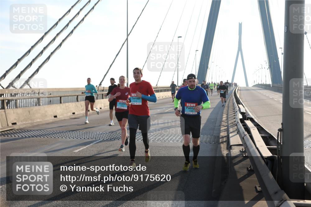 03.10.2025 - Köhlbrandbrückenlauf Yannick Fuchs http://msf.ph/oto/9175620 03.10.2025 08:24:41 Position 1 3518, 1132, 8 meine-sportfotos.de