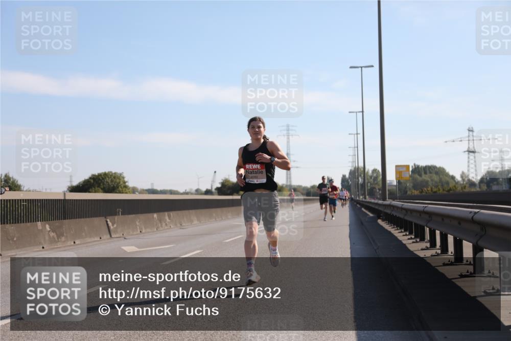 03.10.2025 - Köhlbrandbrückenlauf Yannick Fuchs http://msf.ph/oto/9175632 03.10.2025 11:12:28 Position 3 4092 meine-sportfotos.de