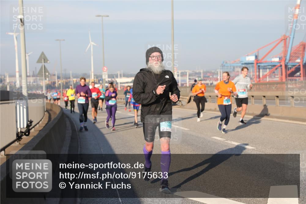 03.10.2025 - Köhlbrandbrückenlauf Yannick Fuchs http://msf.ph/oto/9175633 03.10.2025 08:45:28 Position 2 306 meine-sportfotos.de