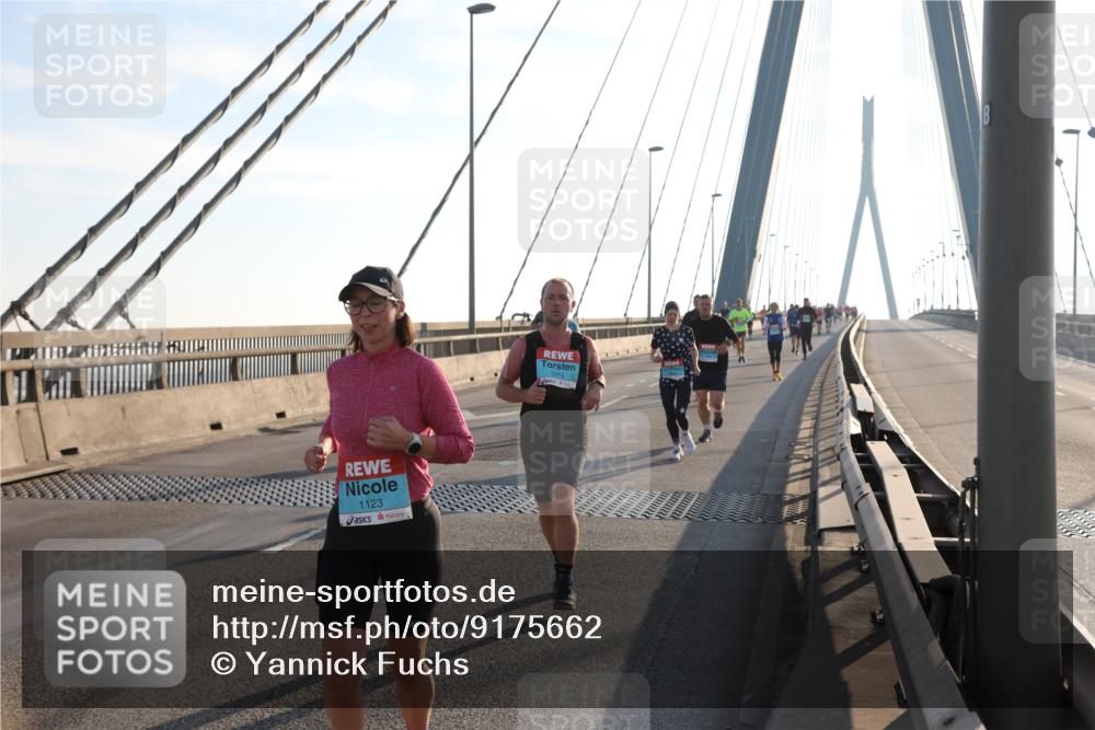 03.10.2025 - Köhlbrandbrückenlauf Yannick Fuchs http://msf.ph/oto/9175662 03.10.2025 08:24:44 Position 1 1123, 1274 meine-sportfotos.de