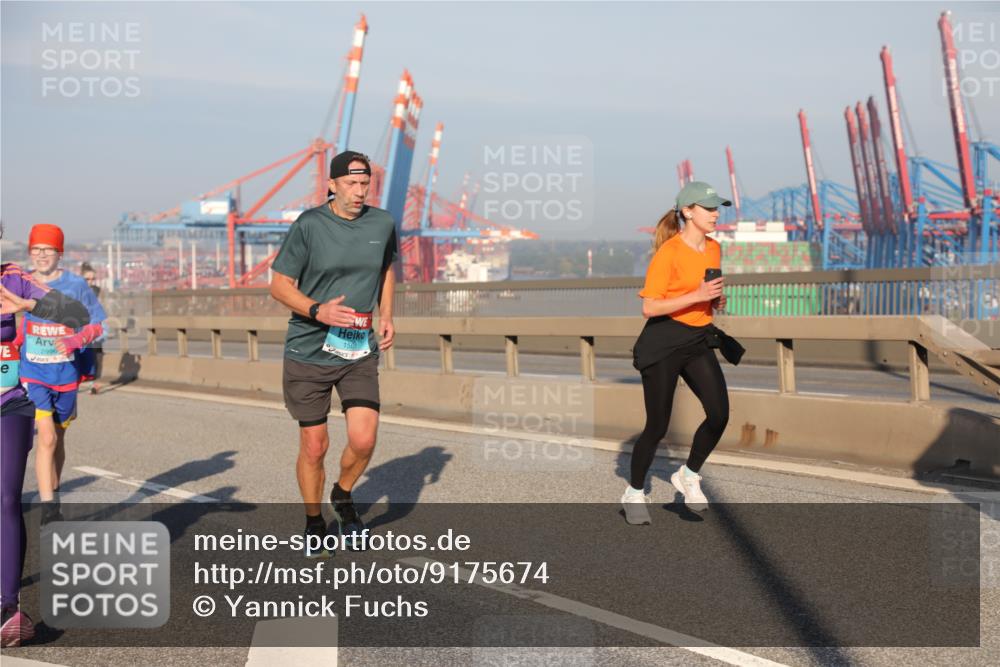 03.10.2025 - Köhlbrandbrückenlauf Yannick Fuchs http://msf.ph/oto/9175674 03.10.2025 08:45:32 Position 2 1501 meine-sportfotos.de