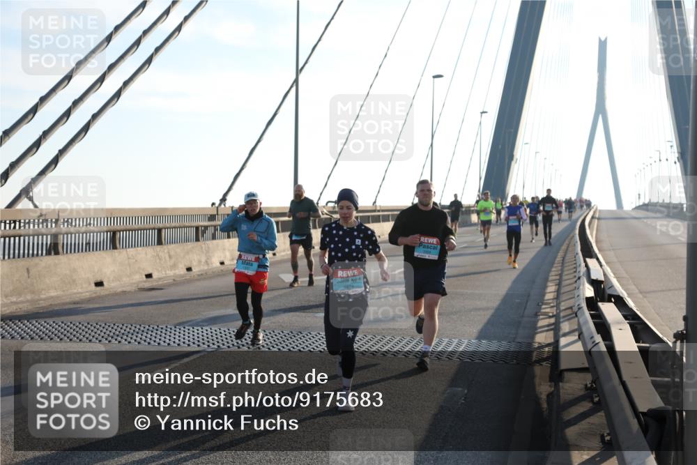 03.10.2025 - Köhlbrandbrückenlauf Yannick Fuchs http://msf.ph/oto/9175683 03.10.2025 08:24:46 Position 1 1504 meine-sportfotos.de