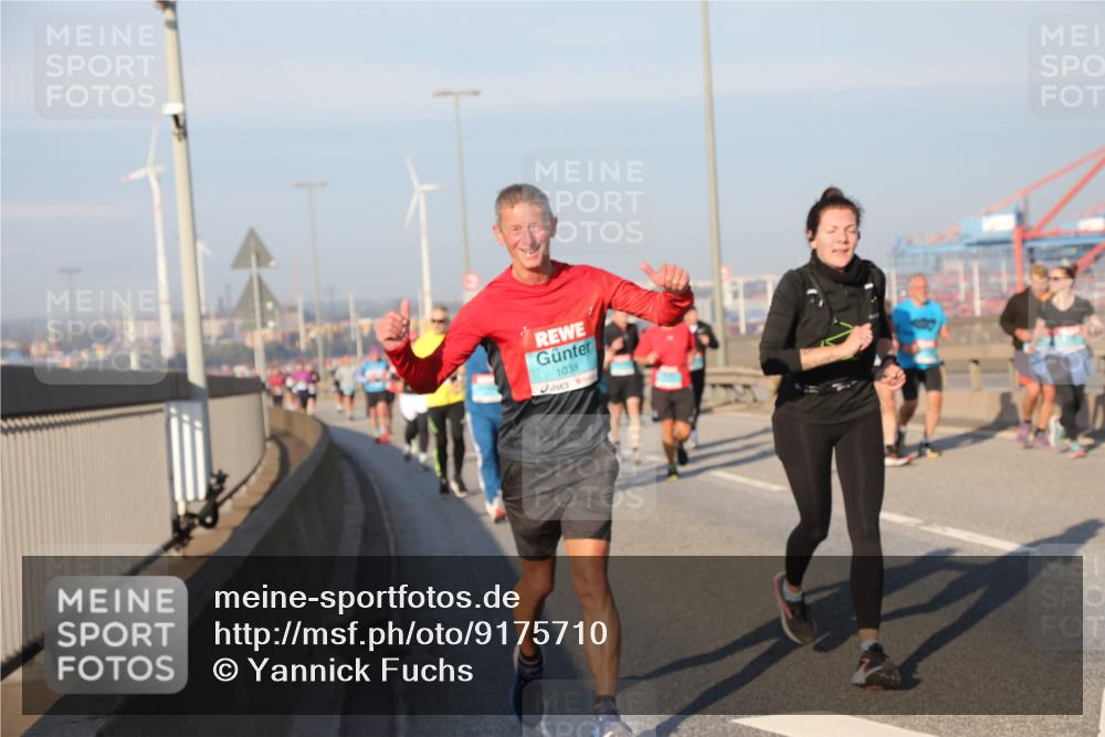 03.10.2025 - Köhlbrandbrückenlauf Yannick Fuchs http://msf.ph/oto/9175710 03.10.2025 08:45:35 Position 2 1038 meine-sportfotos.de