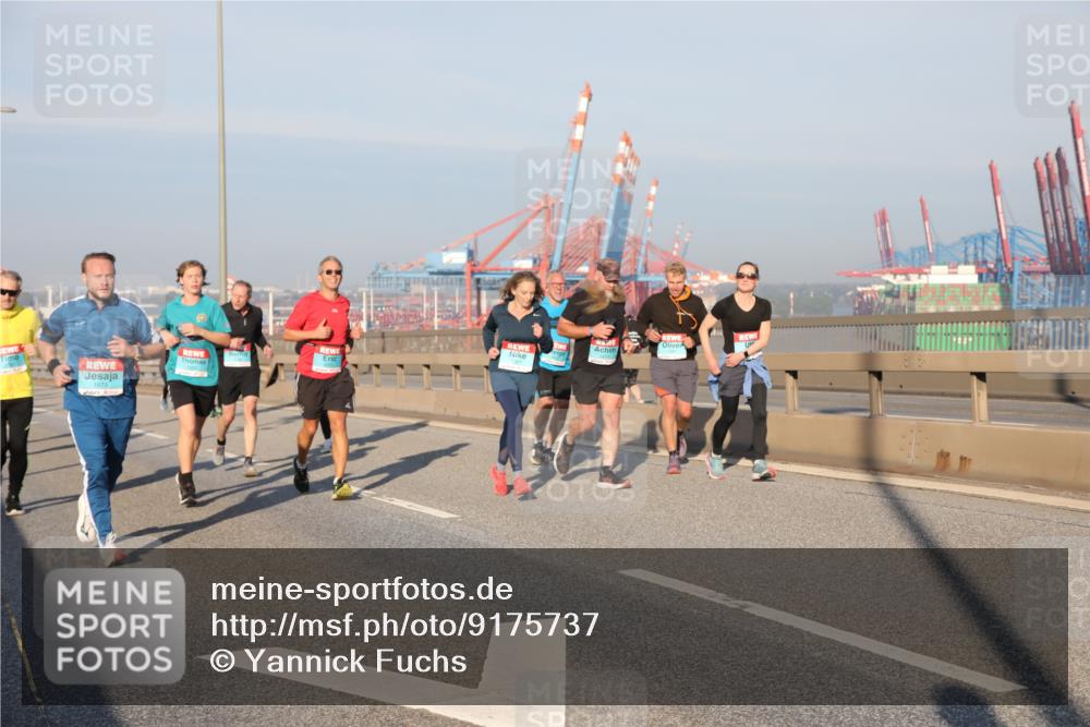 03.10.2025 - Köhlbrandbrückenlauf Yannick Fuchs http://msf.ph/oto/9175737 03.10.2025 08:45:37 Position 2 1675 meine-sportfotos.de