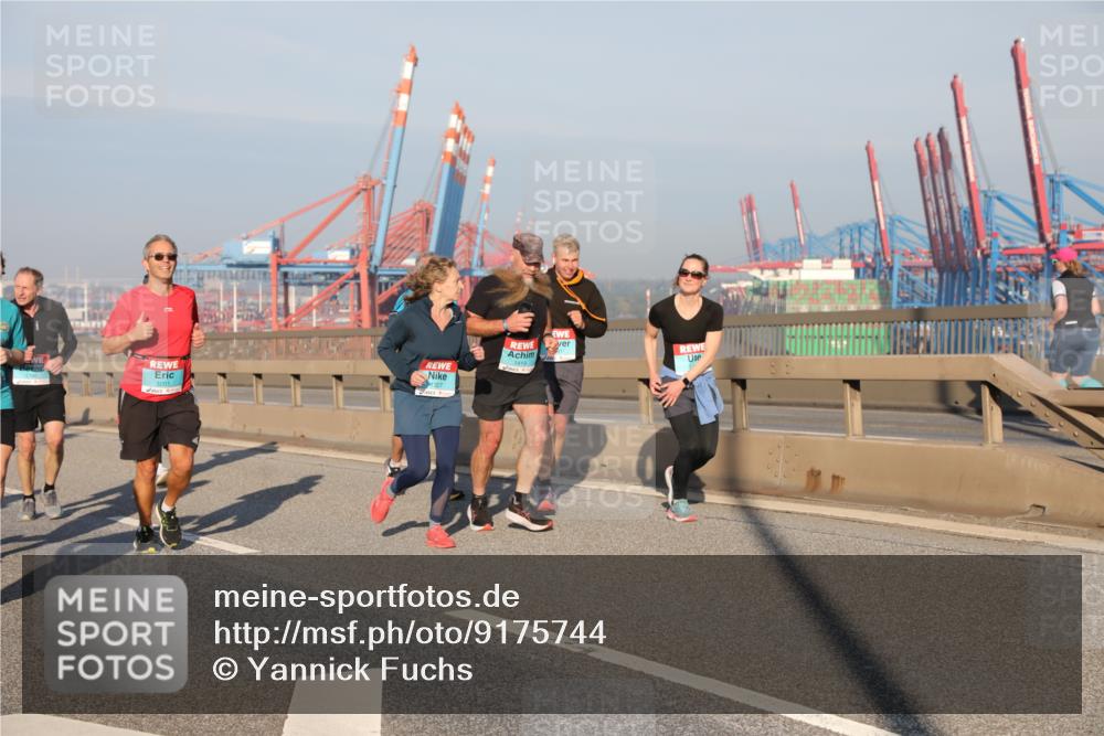03.10.2025 - Köhlbrandbrückenlauf Yannick Fuchs http://msf.ph/oto/9175744 03.10.2025 08:45:37 Position 2 3201, 1327, 1419 meine-sportfotos.de